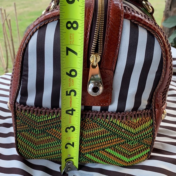 Henri Bendel NWT B&W Plus Barrel Woven Artdeco Bag - Picture 14 of 17